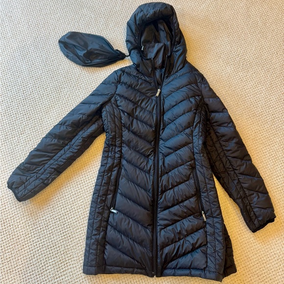 London Fog Jackets & Blazers - London Fog Women’s Quilted Black Puffer Jacket (Size M)